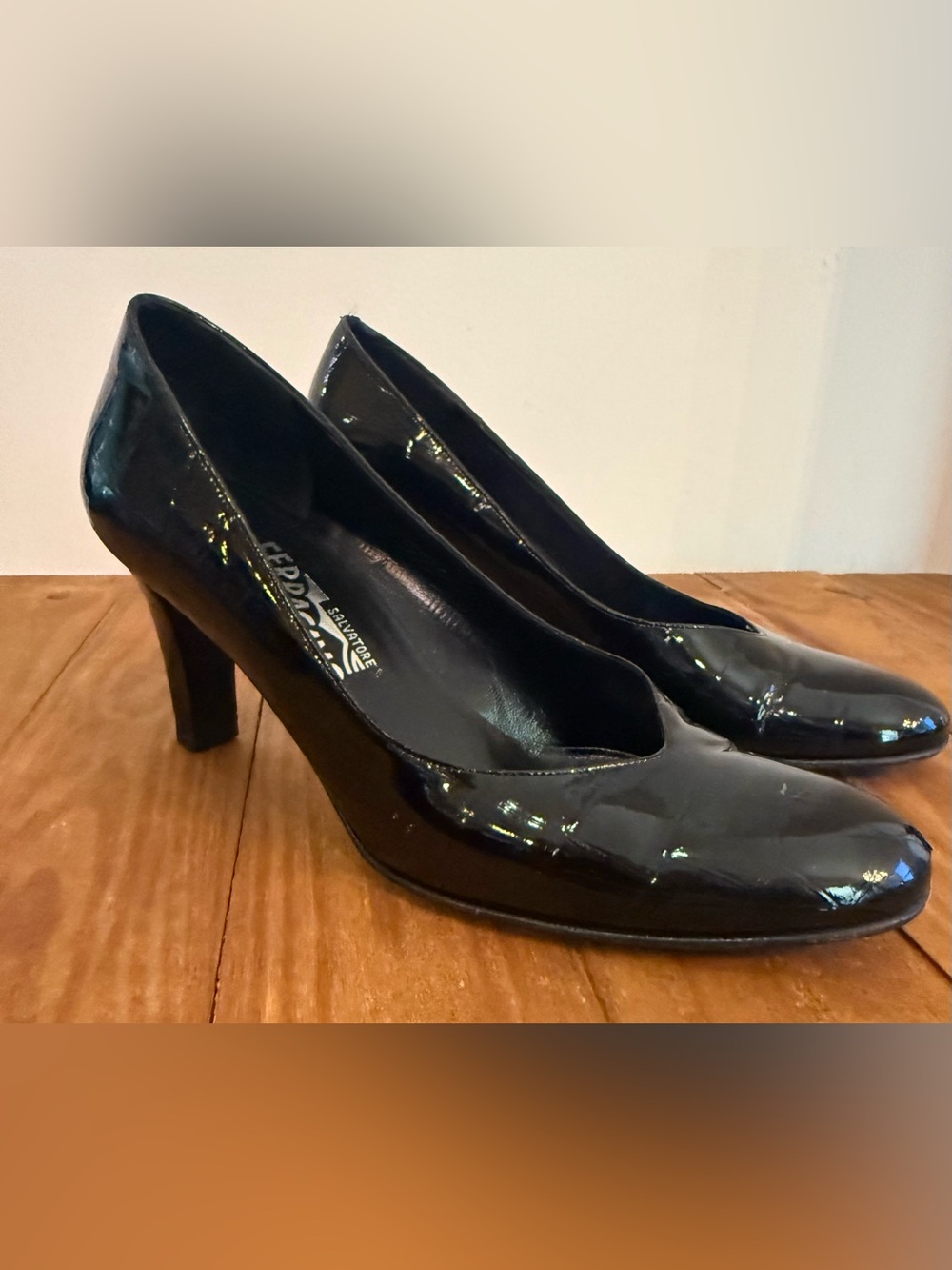 Salvatore Ferragamo. Vintage Black Patent Crocodile Stamped Heels. Size 6.5.